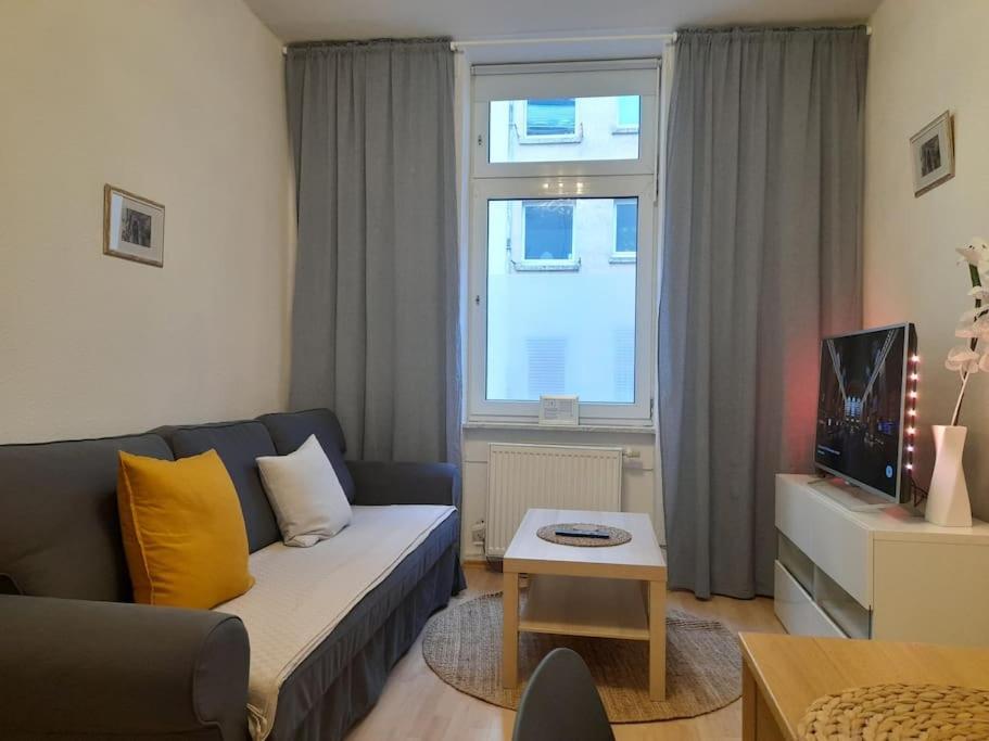 Zwei-Zimmer Wohnung In Wiesbadens Westend Exterior photo